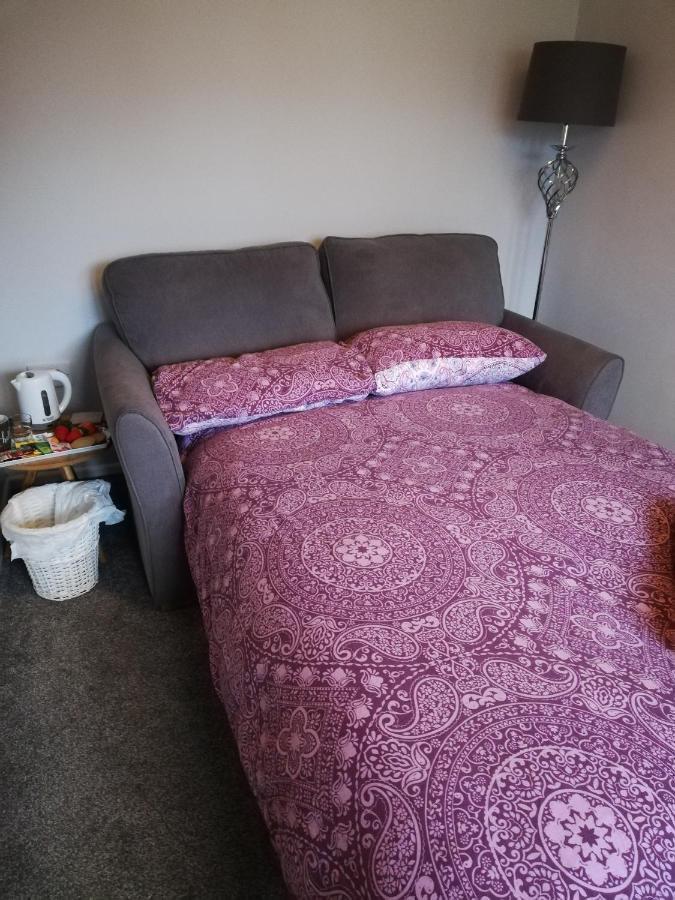 Little Cosy Cwtsh Hotell Pontyclun Exteriör bild