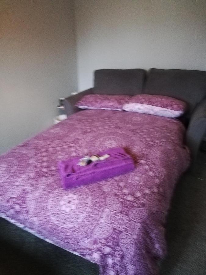 Little Cosy Cwtsh Hotell Pontyclun Exteriör bild