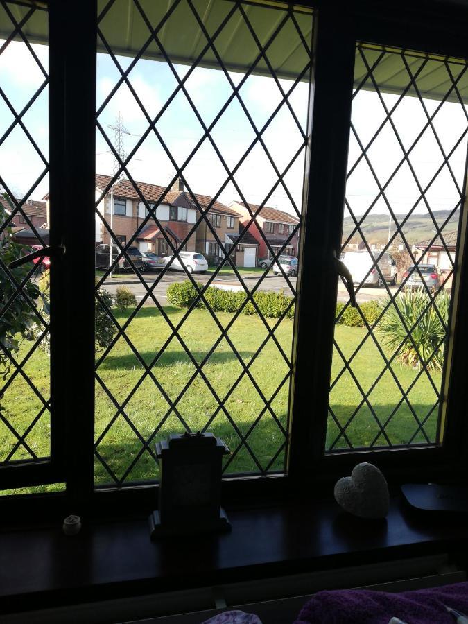 Little Cosy Cwtsh Hotell Pontyclun Exteriör bild