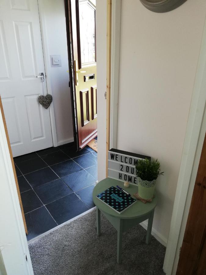 Little Cosy Cwtsh Hotell Pontyclun Exteriör bild